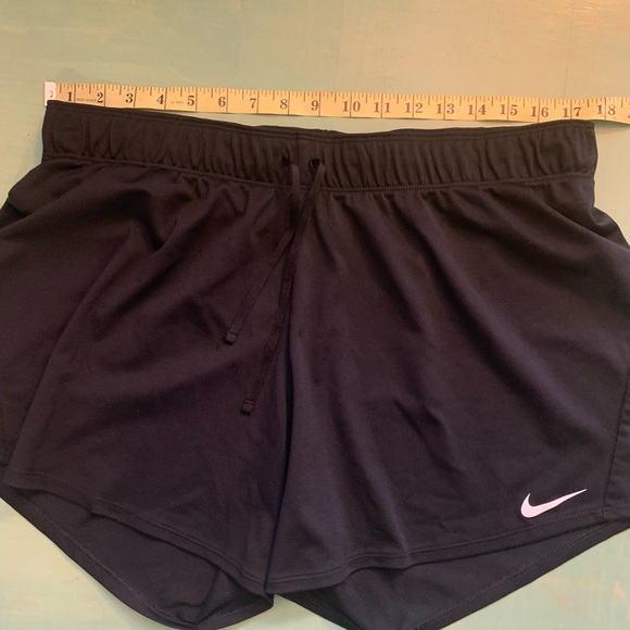 Nike- XL dryfit Black running shorts like new condition - Picture 5 of 6